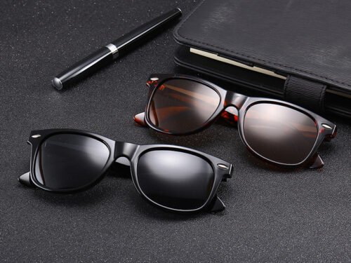One-piece lens sunglasses