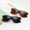 One-piece lens sunglasses