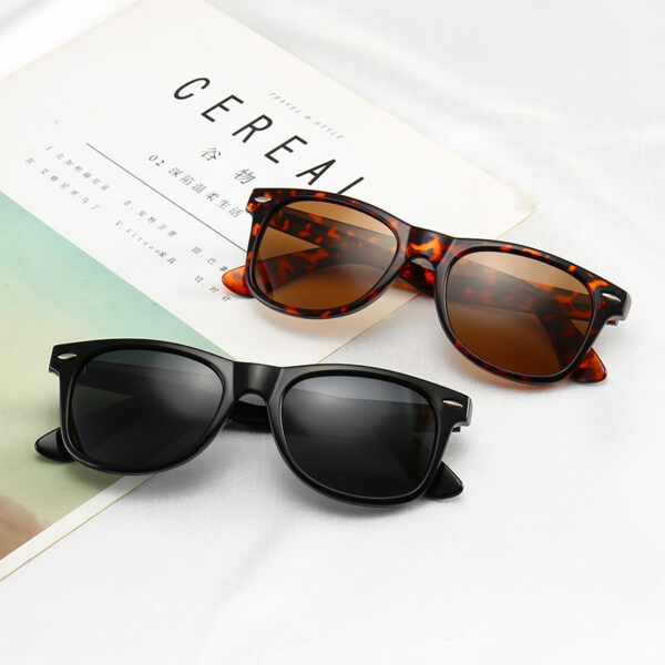 One-piece lens sunglasses