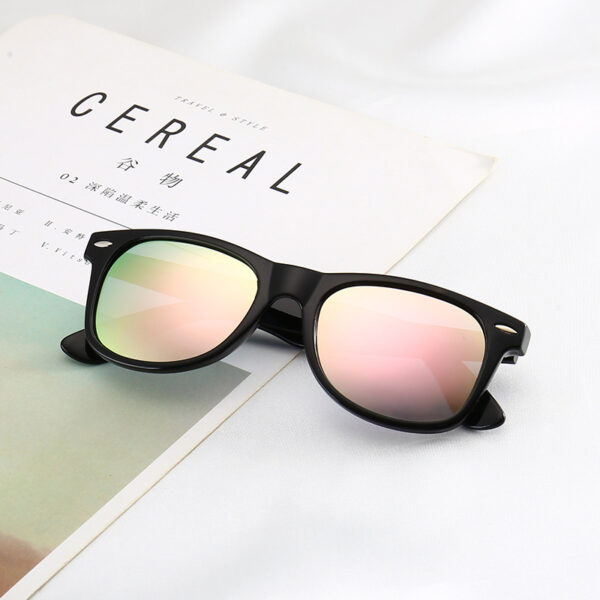 One-piece lens sunglasses
