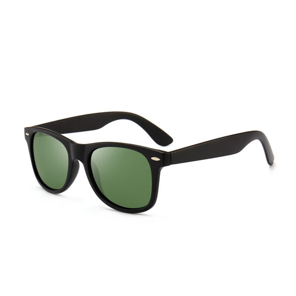 One-piece lens sunglasses