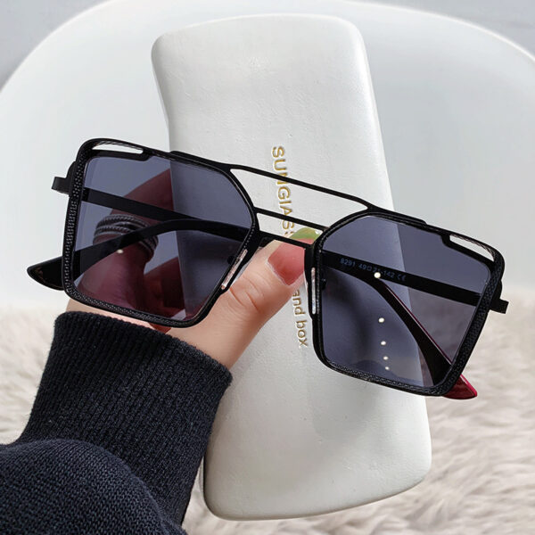 New Style Sunglasses Fashion Modern Metal Sunglasses Big Frame Glasses Slimming Beach Sunshade Mirror
