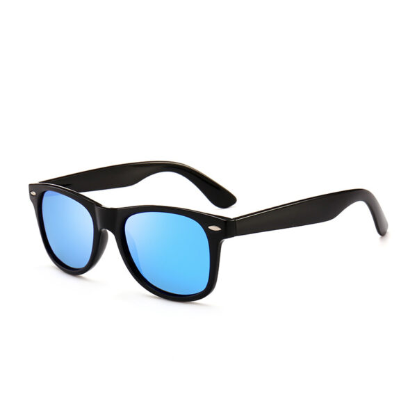 One-piece lens sunglasses