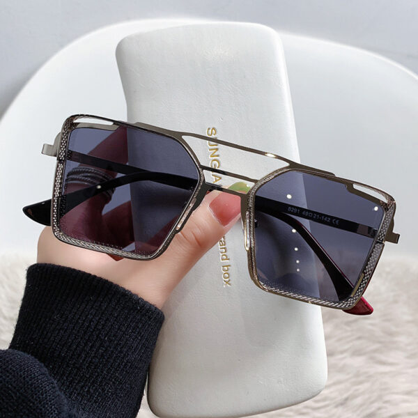 New Style Sunglasses Fashion Modern Metal Sunglasses Big Frame Glasses Slimming Beach Sunshade Mirror